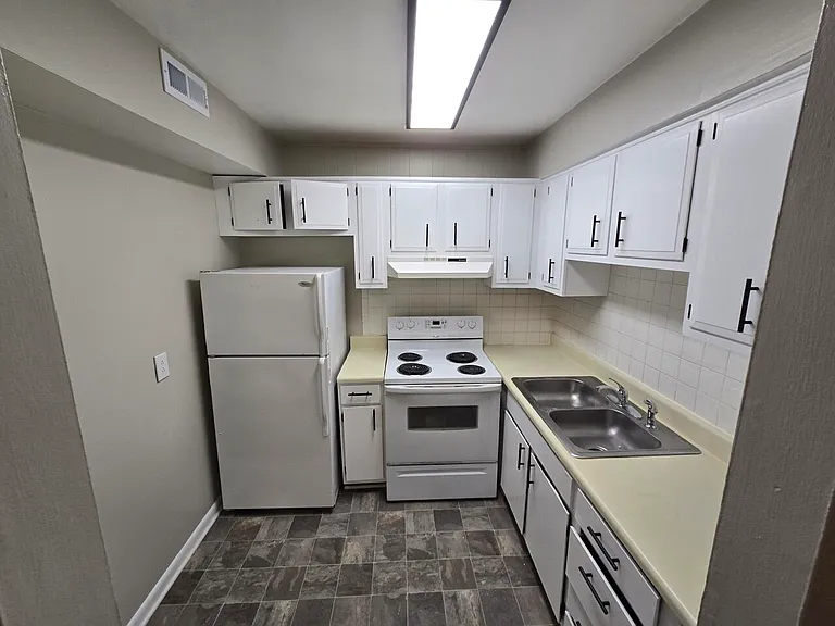 726 Townside Rd SW #10 — Photo 6