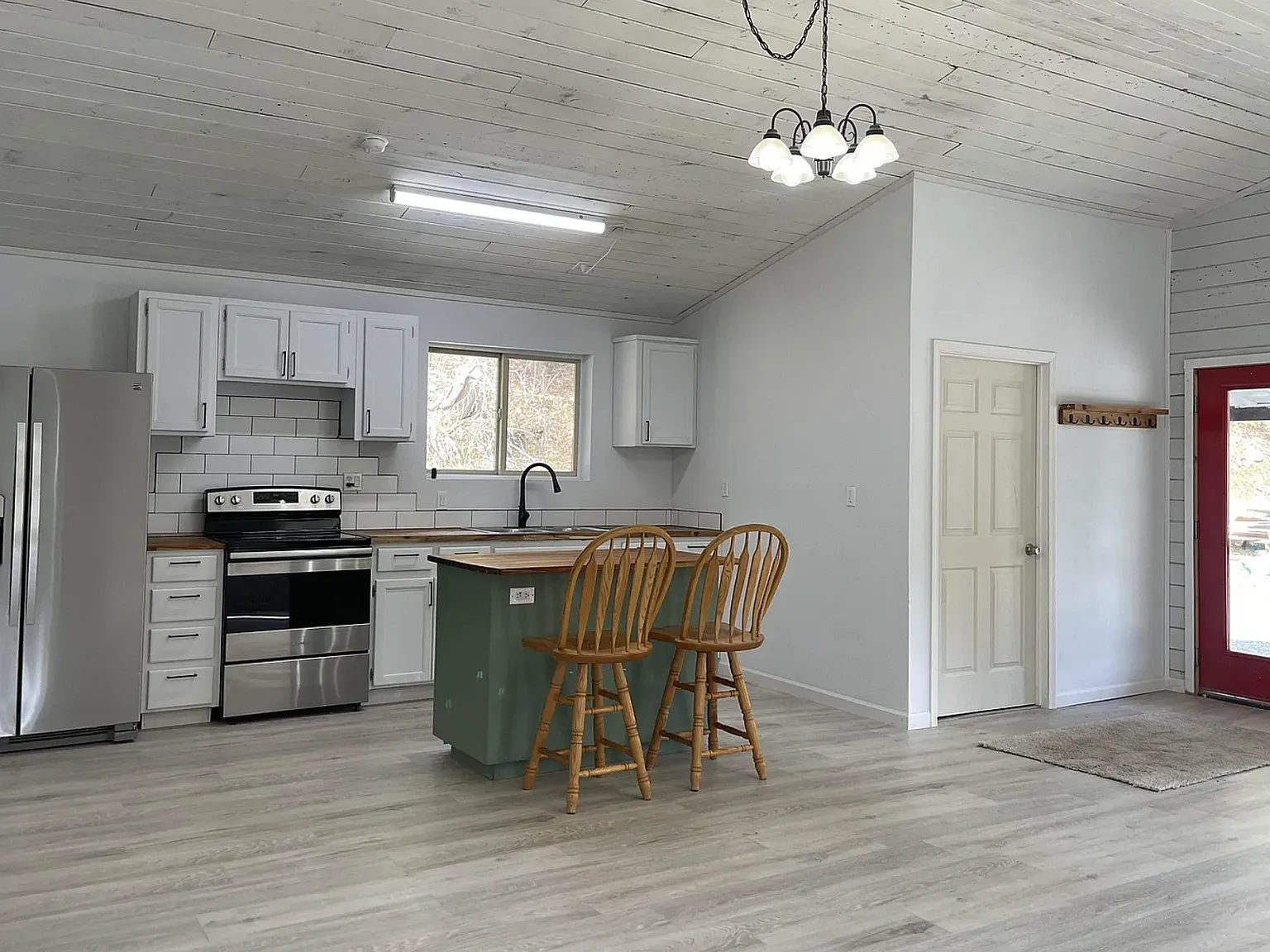 3 bed, 1.5 bath, 1104 sqft, $1,550 — Photo 4