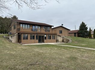 4215 W Lake Dr, Manitowoc, WI 54220