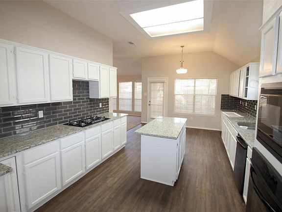 3rd image of 7309 Wilshire Dr