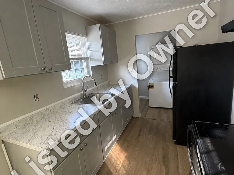 148 S Bohemia Ave — Photo 8