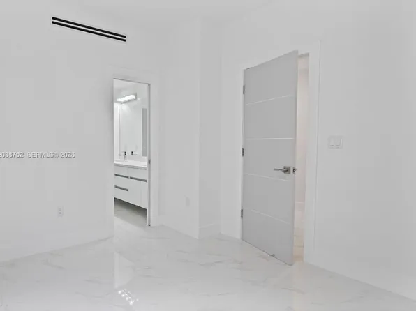 3374 Perry Frow Dr, Miami, FL 33133