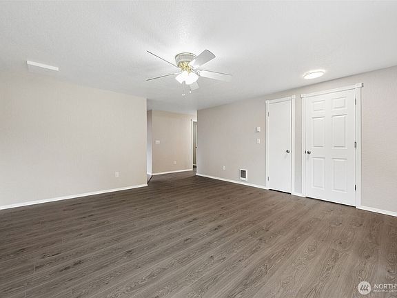 4th image of 15705 90th Avenue Ct E