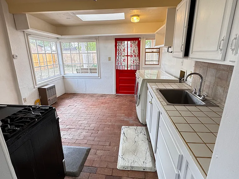 4910C Nicholas Pl — Photo 7