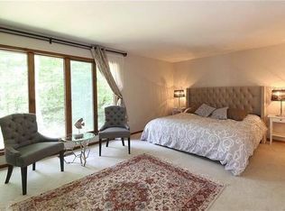 2322 Chestnut Dr, Bloomfield Hills, MI 48304