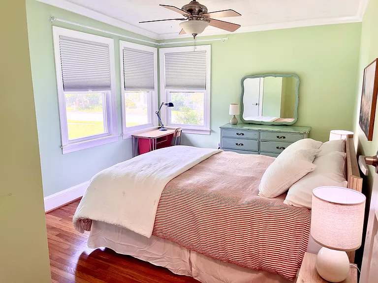 19 Holmes Dr — Photo 24