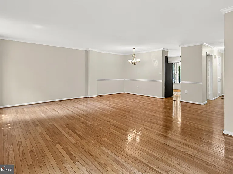 5719 Oakshore Ct — Photo 12
