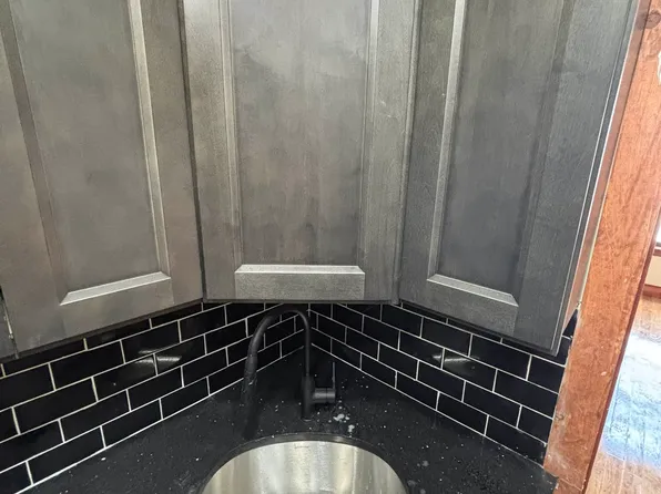 315 Jefferson Street image 10 of 12