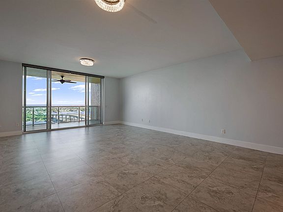 5th image of 2640 Lakeshore Dr #1614