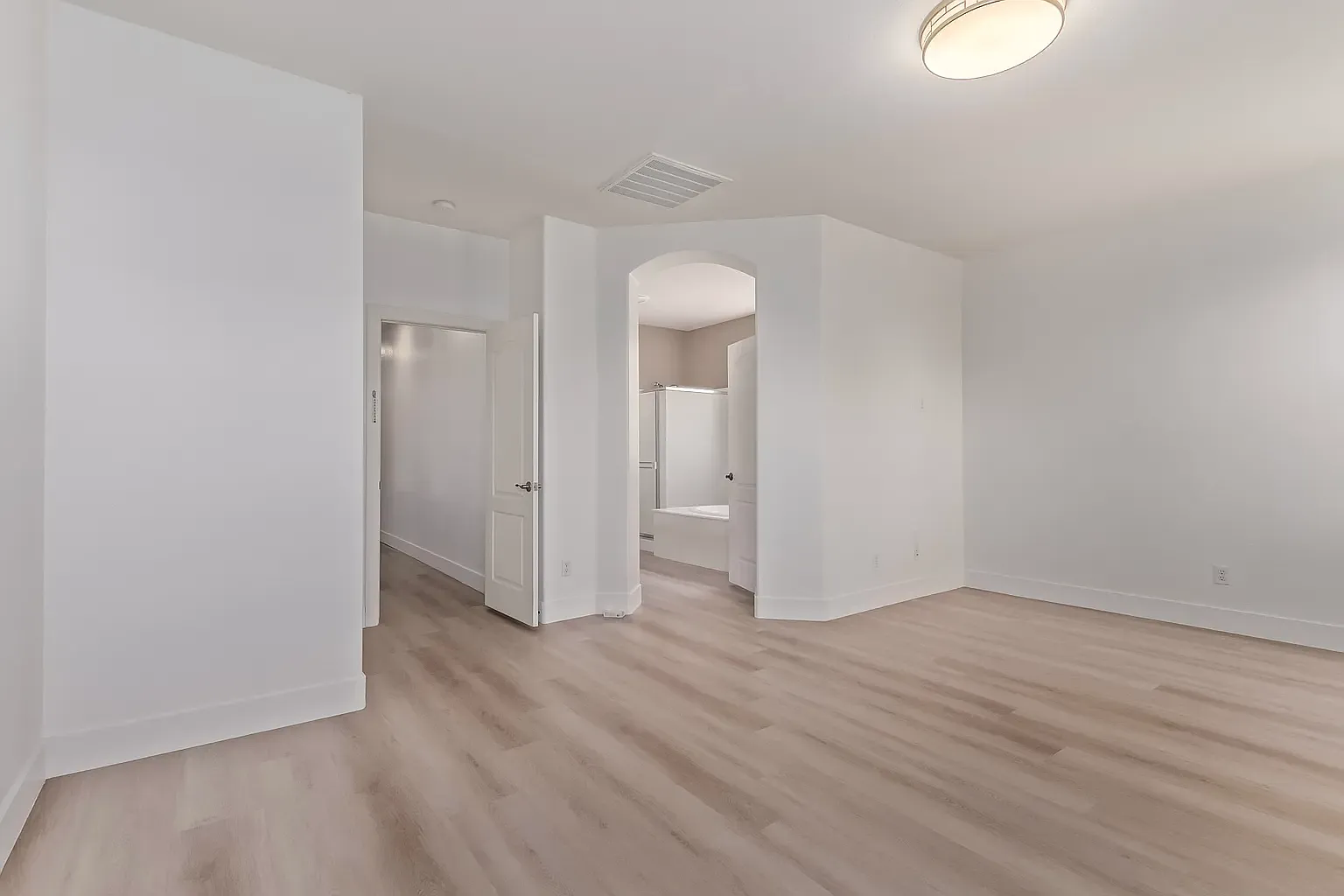 4 bed, 2198 sqft, $2,700 — Photo 3