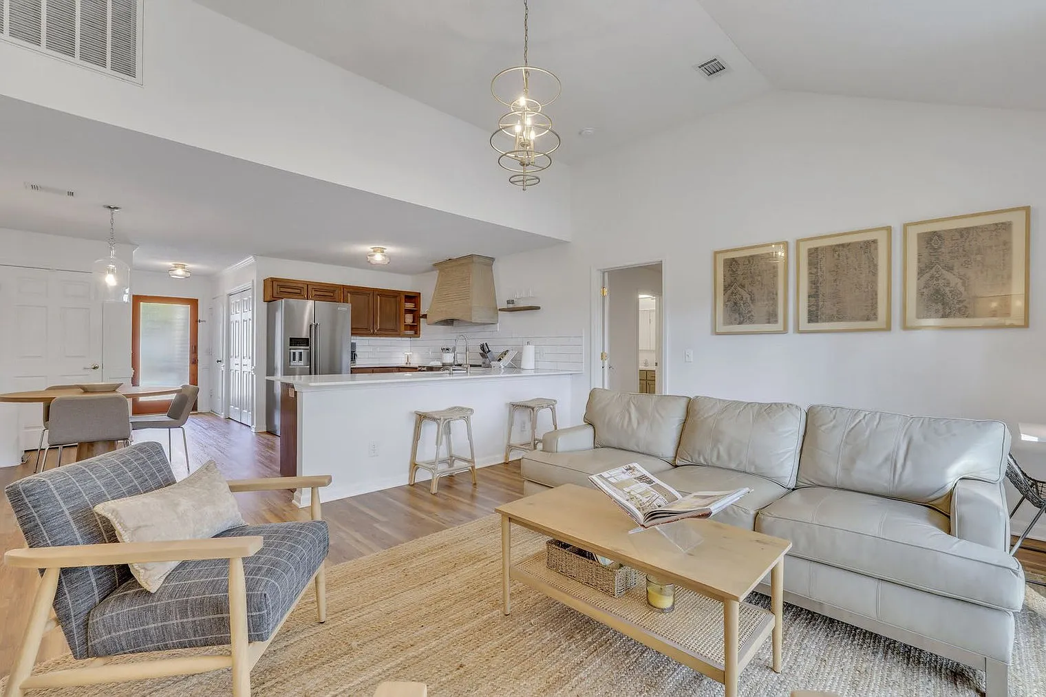 4 bed, 2.0 bath, $2,856 — Photo 2