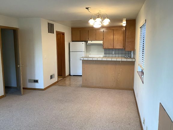 5th image of 620 Peninsula Ave APT A
