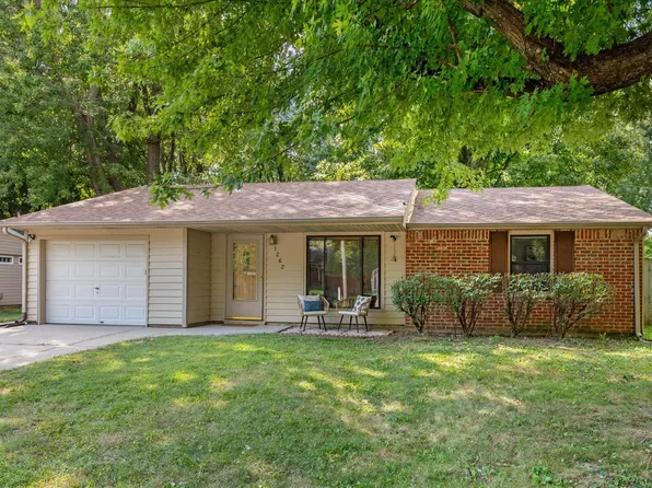 1262 Barefoot Trl, Greenwood, IN 46142