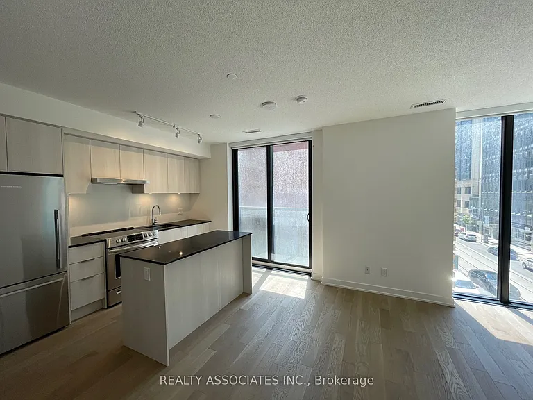 25 Richmond St E #213 — Photo 11