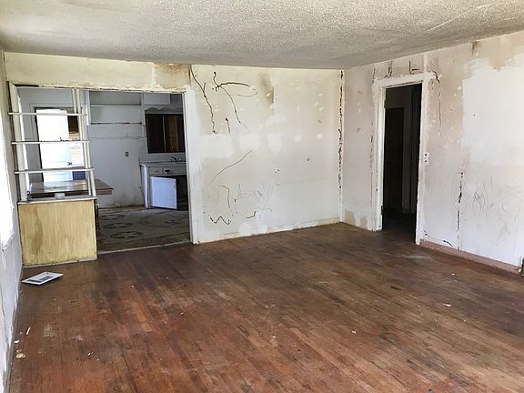 3rd image of 523 SE 46th St