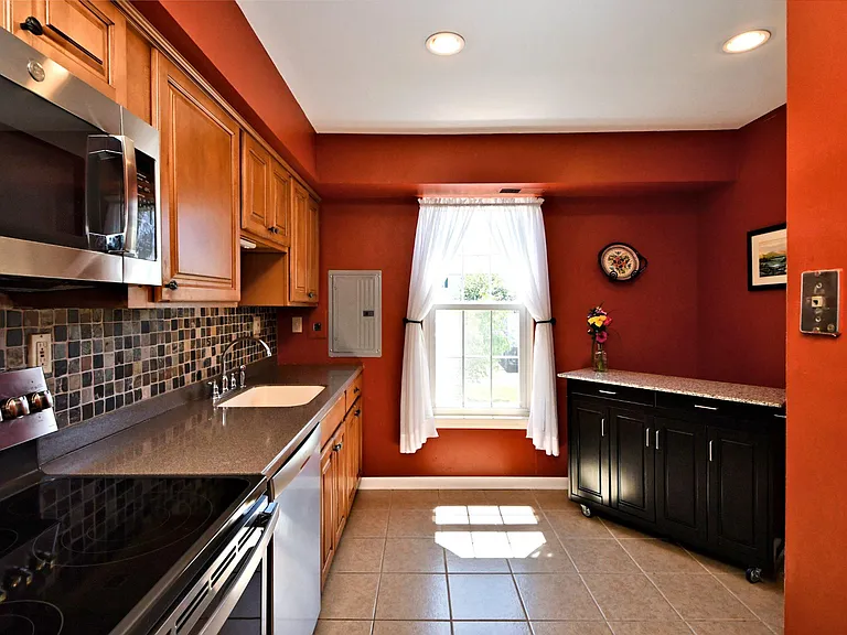 615 Piedmont Ct — Photo 11
