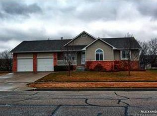 1801 N Lakeside Dr, Andover, KS 67002