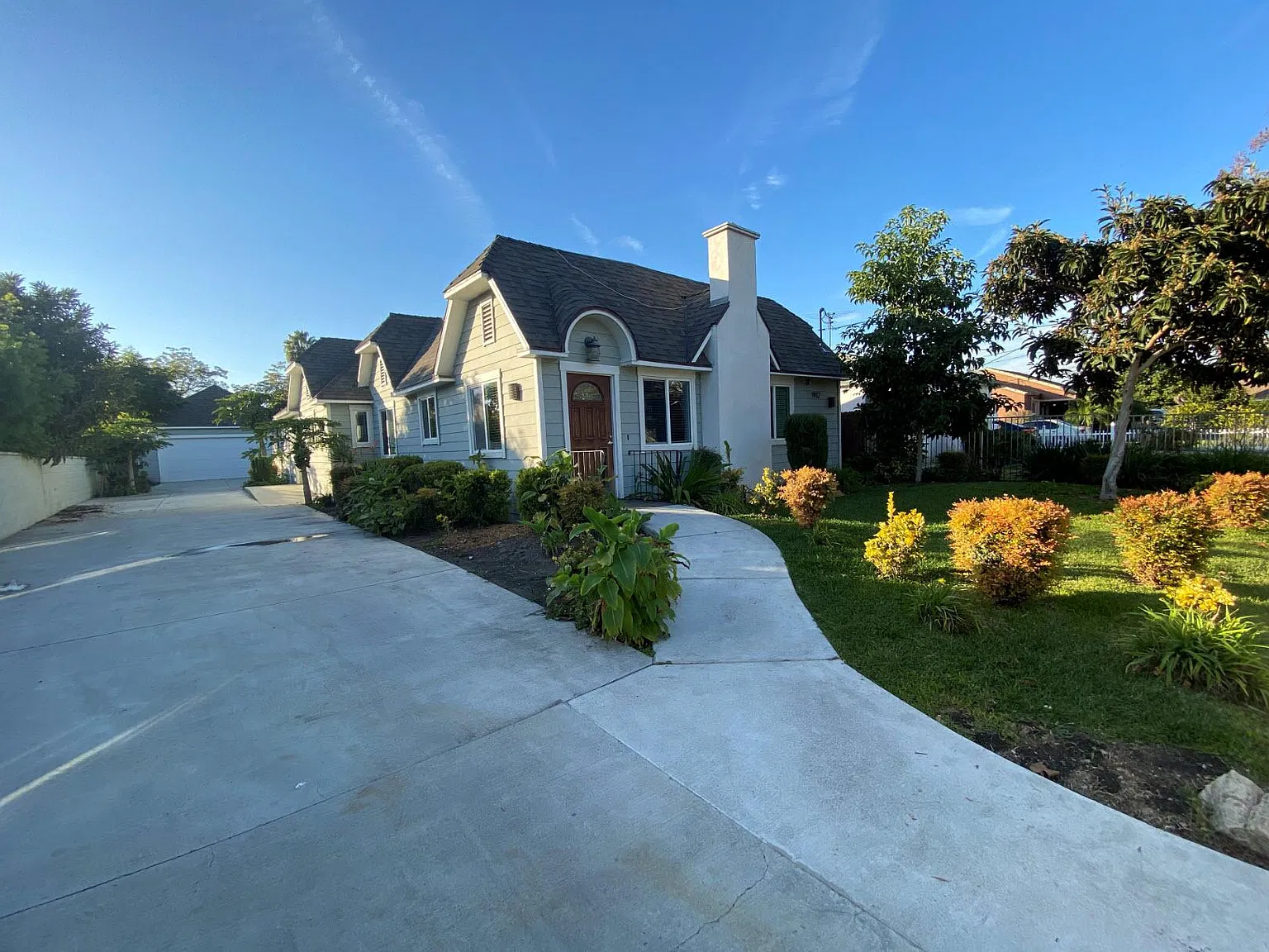 5 bed, 2212 sqft, $6,000 — Photo 1