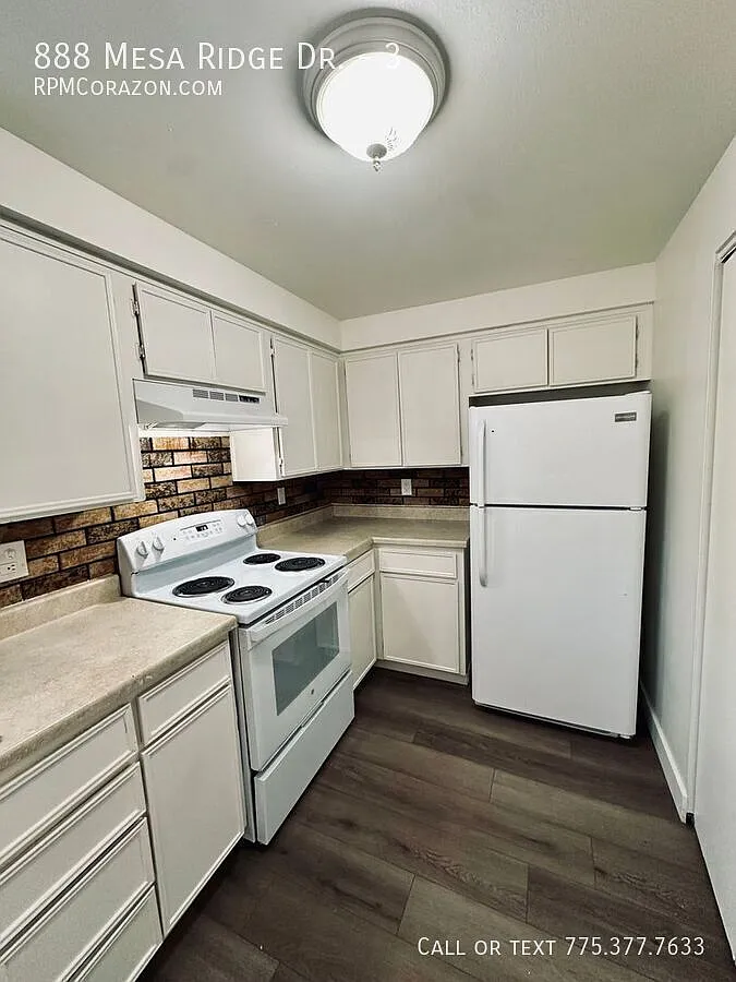 Updated spacious 3 bed 2 bath Woodside Homes townhouse! — Photo 3