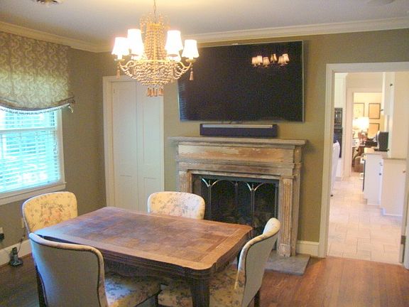 3rd image of 1030 Glendalyn Cir
