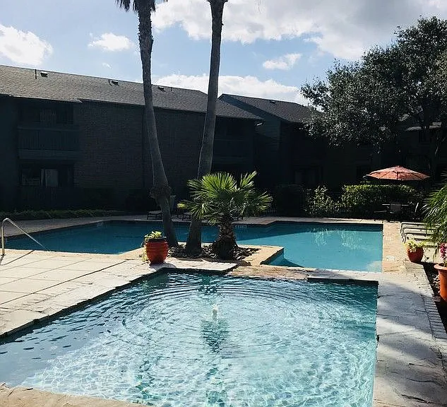 Sandcastle Apartments — Photo 35