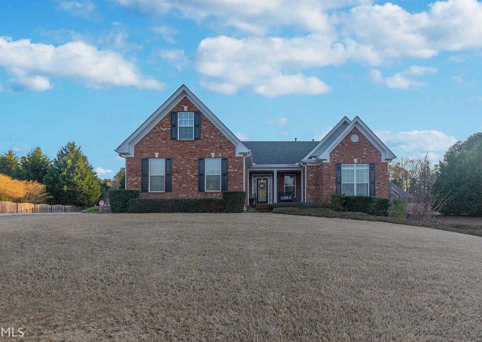 1st image of 324 Brook Hollow Ln