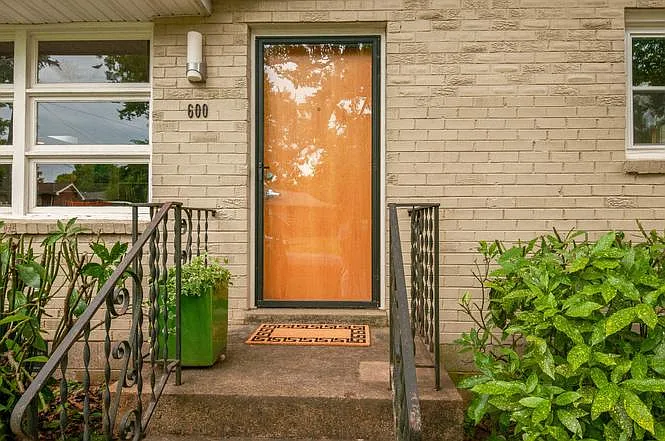2 bed, 1.5 bath, 1263 sqft, $2,200 — Photo 3
