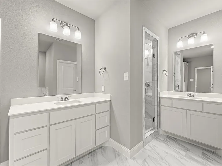 304 Community Dr — Photo 14