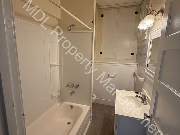 4th image of 1110 Court St
