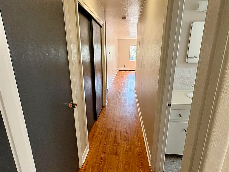1355 Monroe St Apartments — Photo 16