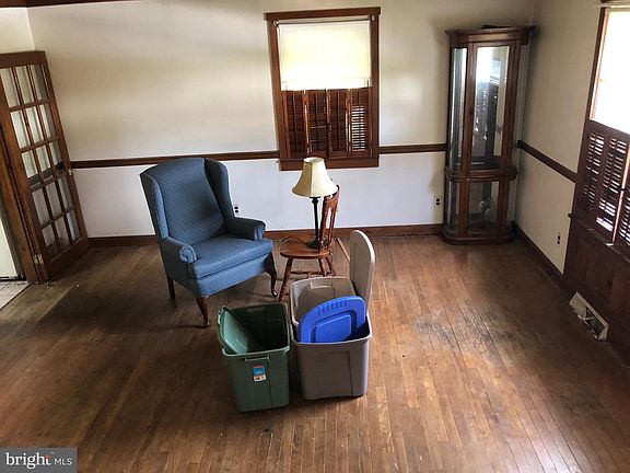 2nd image of 320 Lorewood Ave