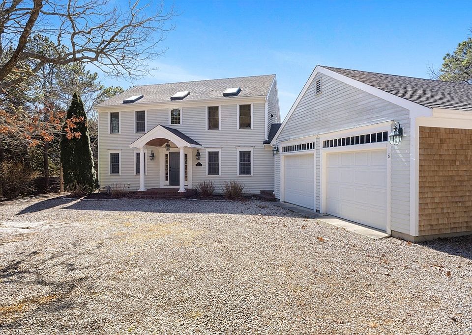 1st image of 8 Hillbourne Ter