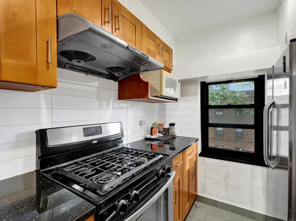 8867 Bay 16th Street image 8 of 17