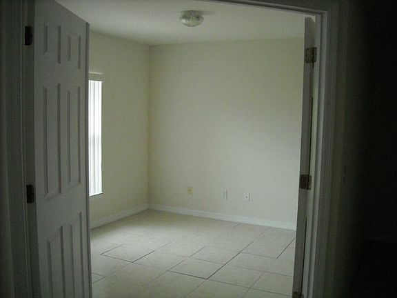 3rd image of 17 Rosecroft Ln #A