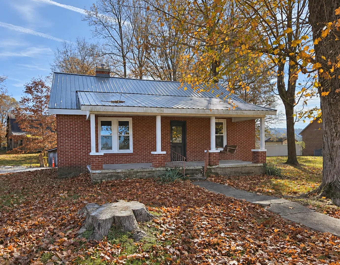 Spacious 3-Bedroom Home with Full Basement and Modern Updates in Sparta — Photo 1