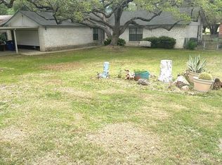 336 Sollock Dr, Devine, TX 78016