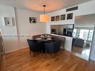 Commodore Club South Cond — Photo 3