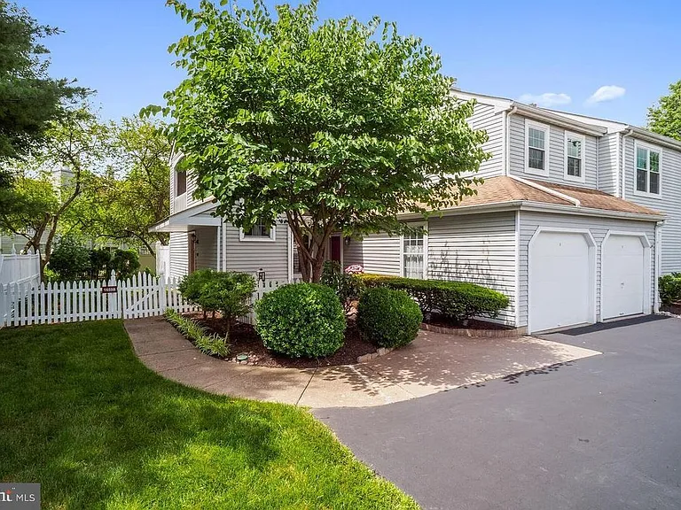 1659B Trellis Cir #B — Photo 1