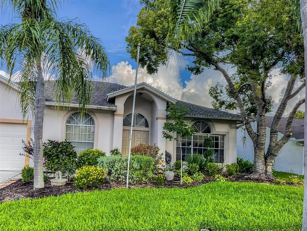 4 bed, 2.5 bath, 2108 sqft, $3,495 — Photo 2