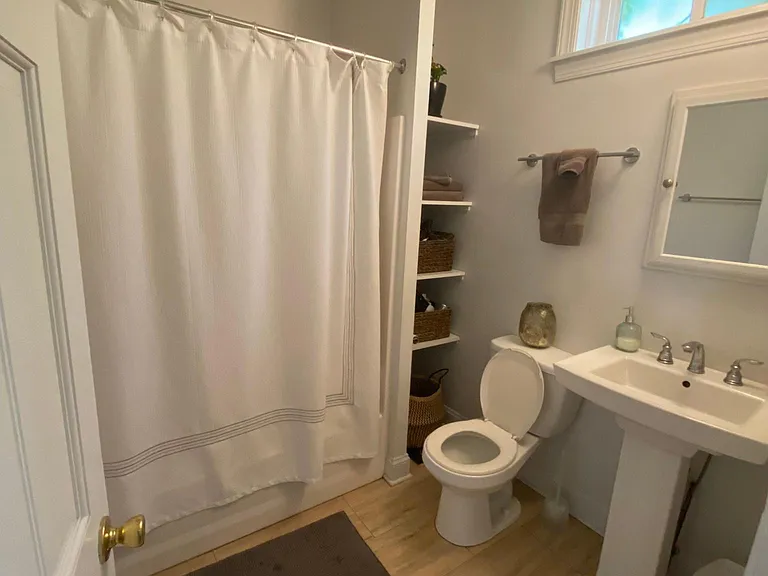 1451 N Bosworth Ave #3R — Photo 3