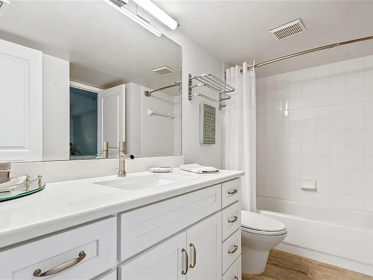 8700 Ridgewood Ave #B204 — Photo 14