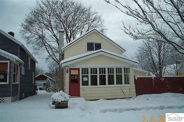 1st image of 813 10th Ave W