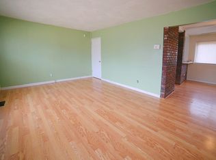 1105 Bellarmine Ln, Florissant, MO 63031
