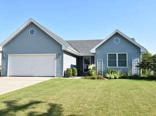 276 E Larson Ln, Oak Creek, WI 53154