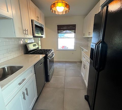 5th image of 1561 E Granet Ave