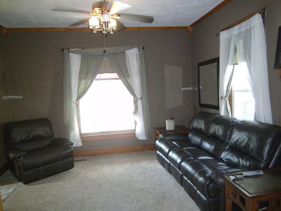 5th image of 608 Woodlawn Ave