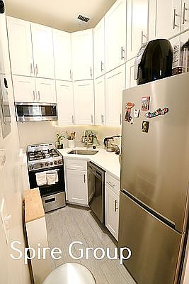 5th image of 42 W 76th St Penthouse B
