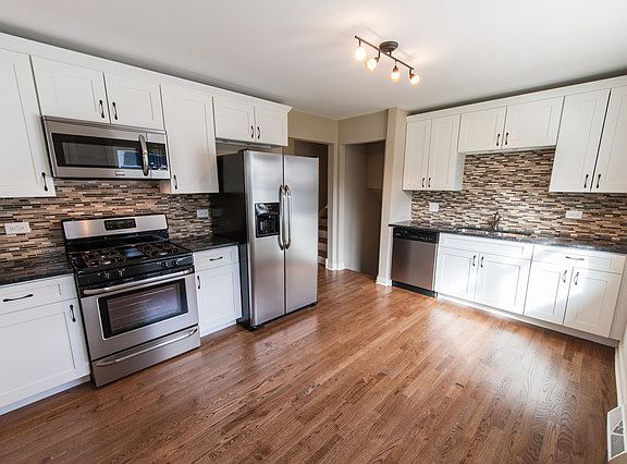 3rd image of 15341 Dobson Ave