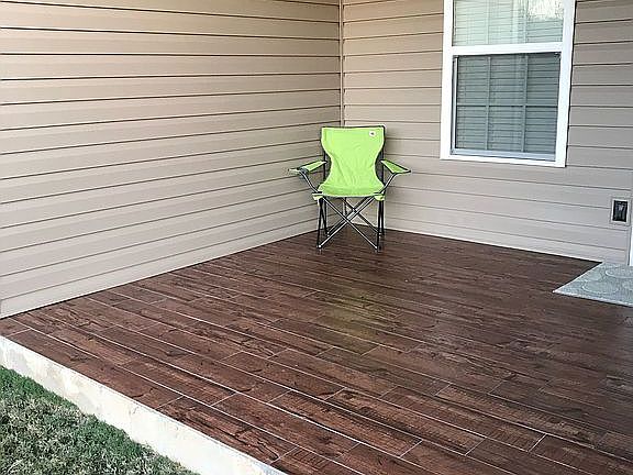 3rd image of 223 Thistlewood Dr