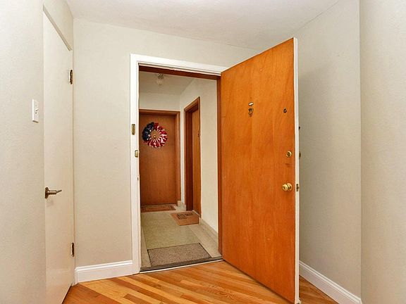 5th image of 7201 Hampton Ave #1N